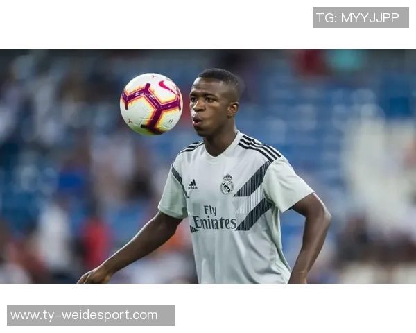 维尼修斯与切尔西传闻不实球员全心投入皇马赛季