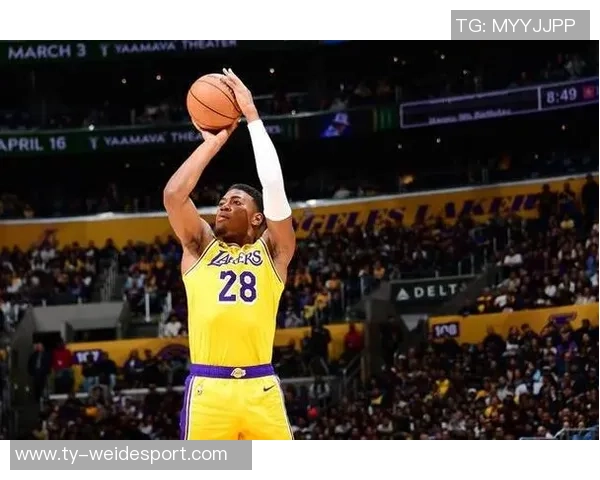 湖人首发阵容表现不佳建议斯玛特取代八村塁首发位置